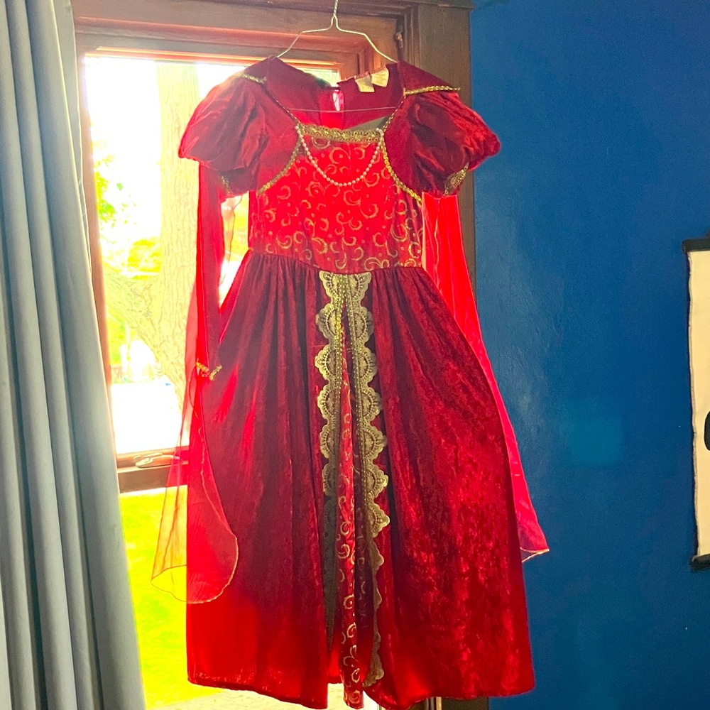 QUEEN VELVET COSTUME